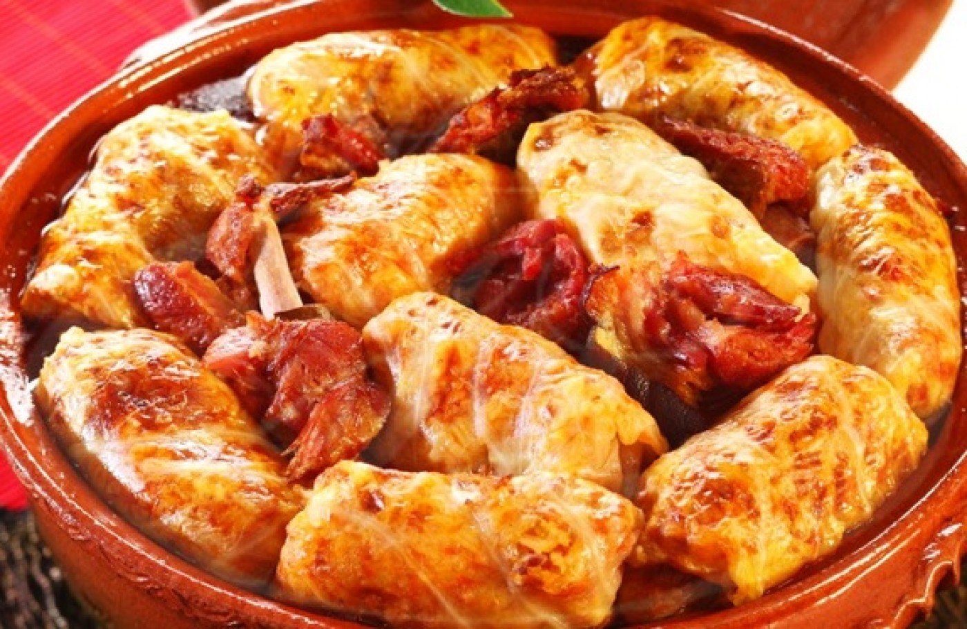Sarmale autentico — rolinhos de repolho recheados com carne, receita tradicional romena
